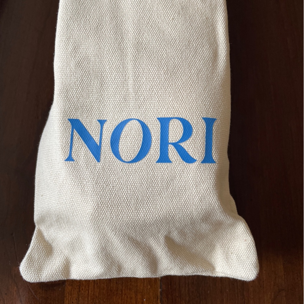 Nori Press White with Blue Travel Case, Handheld Steam Iron - Picture 9 of 13
